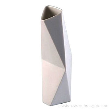 Ceramic vase with polyhedron geometry surface